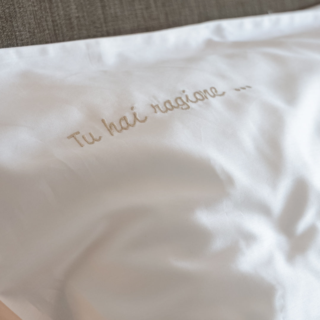 Completo Letto in Rasatello con Frase Ricamata