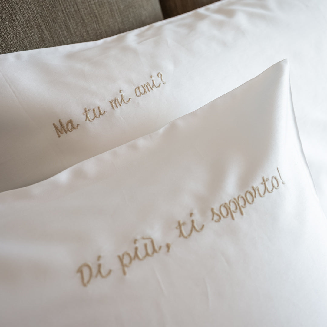 Completo Letto in Rasatello con Frase Ricamata