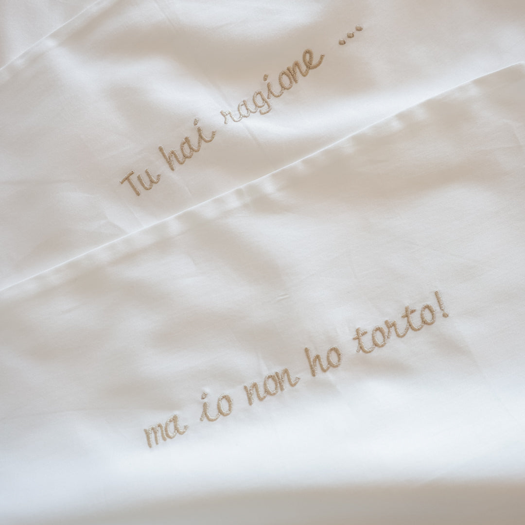 Completo Letto in Rasatello con Frase Ricamata