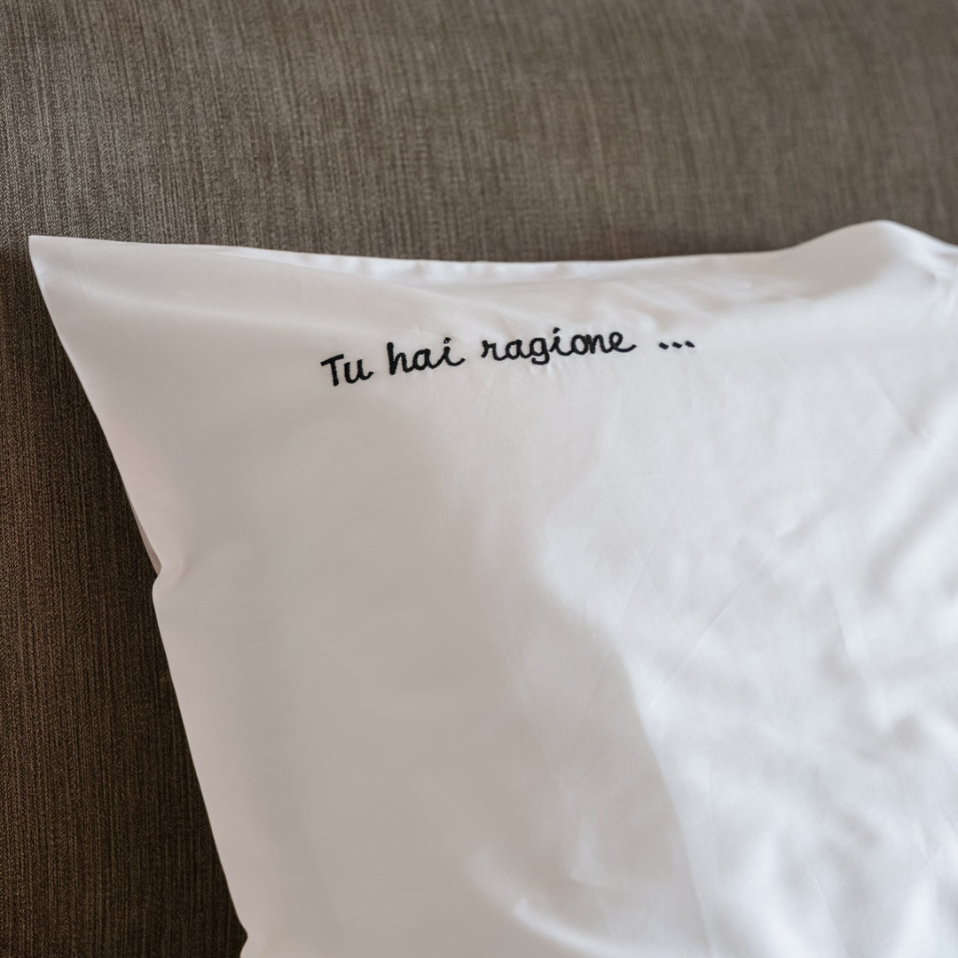 Completo Letto in Rasatello con Frase Ricamata