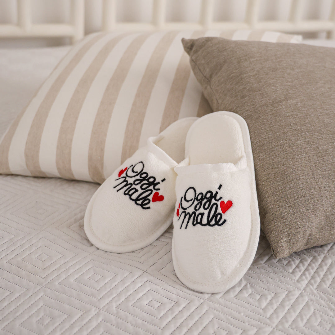 Ciabatte con Frase Ricamata "OGGI MALE"