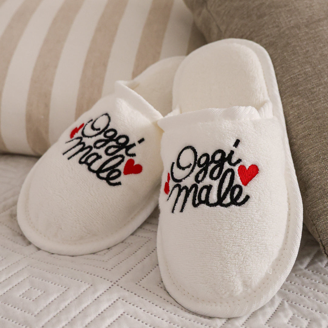 Ciabatte con Frase Ricamata "OGGI MALE"