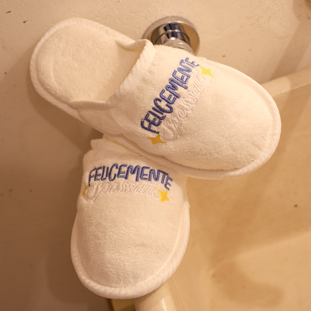 Ciabatte con Frase Ricamata "FELICEMENTE SPOSSATI"