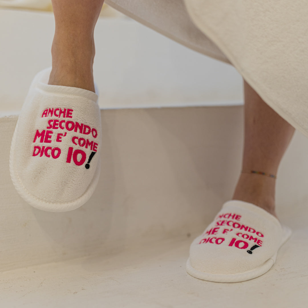 Ciabatte con Frase Ricamata "ANCHE SECONDO ME E COME DICO IO"